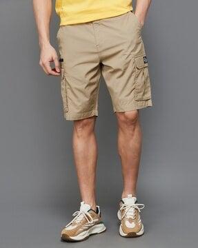 men single-pleated regular fit bermuda shorts