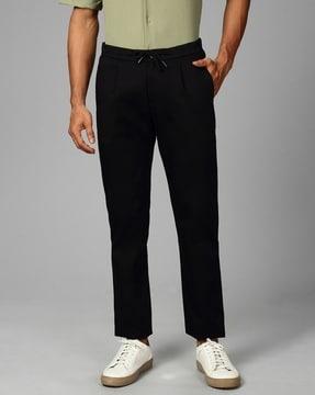 men single-pleated slim fit trousers