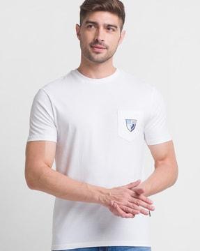 men slim fit crew-neck t-shirt with patch pocket