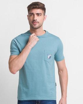 men slim fit crew-neck t-shirt with patch pocket
