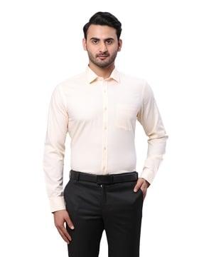 men slim fit shirt with cutaway collar