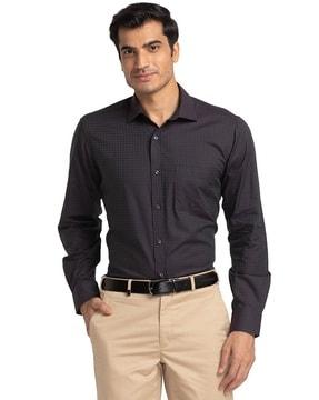 men slim fit shirt with cutaway collar