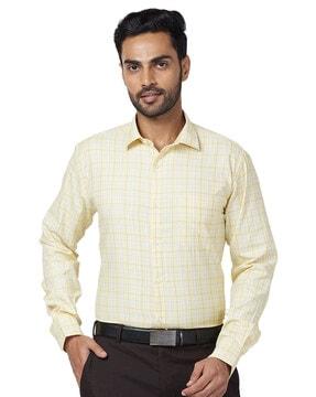 men slim fit shirt with cutaway collar