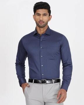 men slim fit shirt with cutaway collar