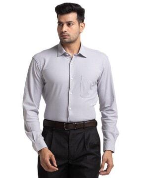 men slim fit shirt with cutaway collar