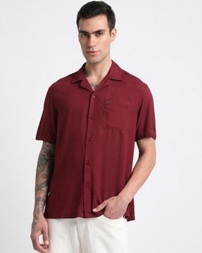 men slim fit shirt with patch pocket