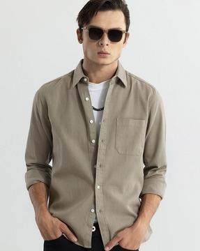 men slim fit shirt with patch pocket