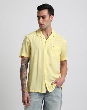 men slim fit shirt with patch pocket