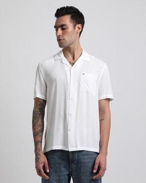 men slim fit shirt with patch pocket