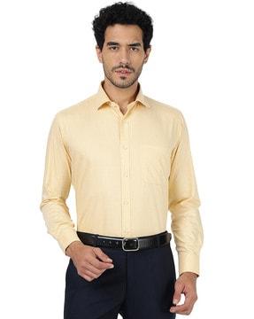 men slim fit shirt with patch pocket