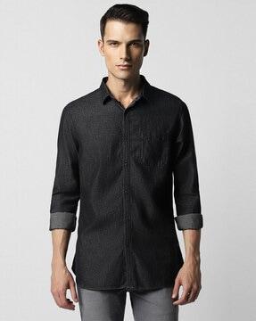 men slim fit shirt with patch pocket