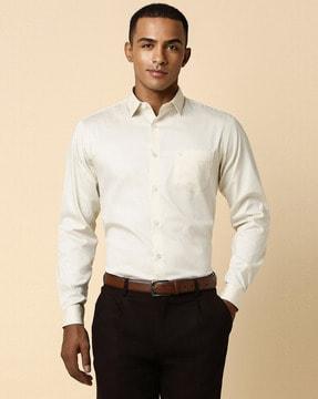 men slim fit shirt with patch pocket