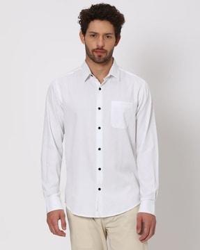 men slim fit shirt with patch pocket