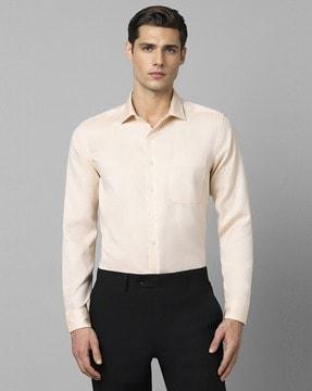 men slim fit shirt with patch pocket