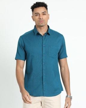 men slim fit shirt with patch pocket