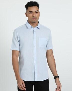 men slim fit shirt with patch pocket