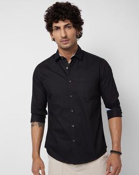 men slim fit shirt with patch pocket