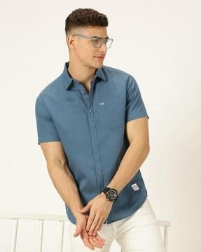 men slim fit shirt with patch pocket