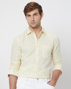 men slim fit shirt with patch pocket