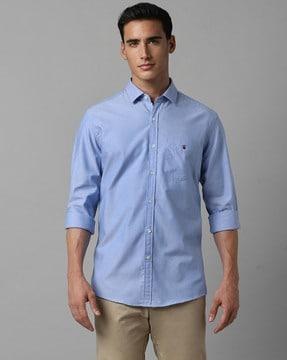 men slim fit shirt with patch pocket