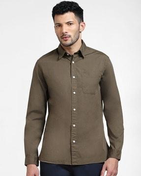 men slim fit shirt with patch pocket