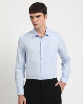 men slim fit shirt with spread collar & patch pocket