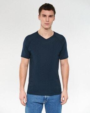 men slim fit v-neck t-shirt