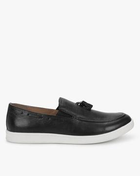 men slip-on casual shoes with tassel accent