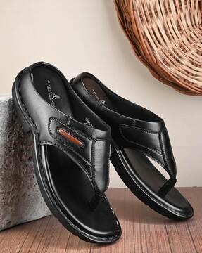 men slip-on round-toe flip-flops