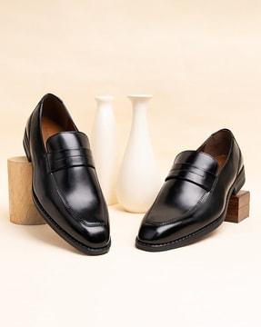 men slip-on round-toe mocassins