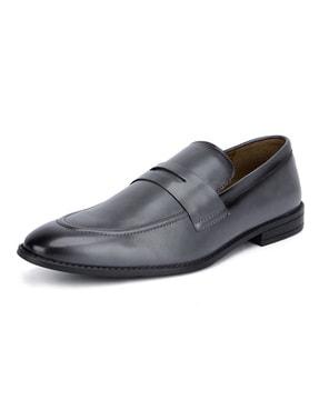 men slip-on round-toe mocassins