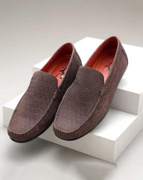 men slip-on round-toe shoes