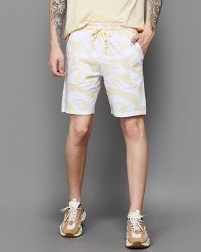 men smiley print regular fit bermuda shorts with elasticated waist