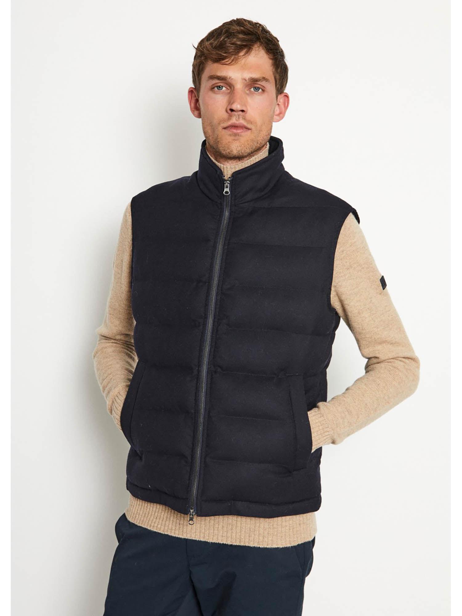 men solid high neck sleeveless jacket