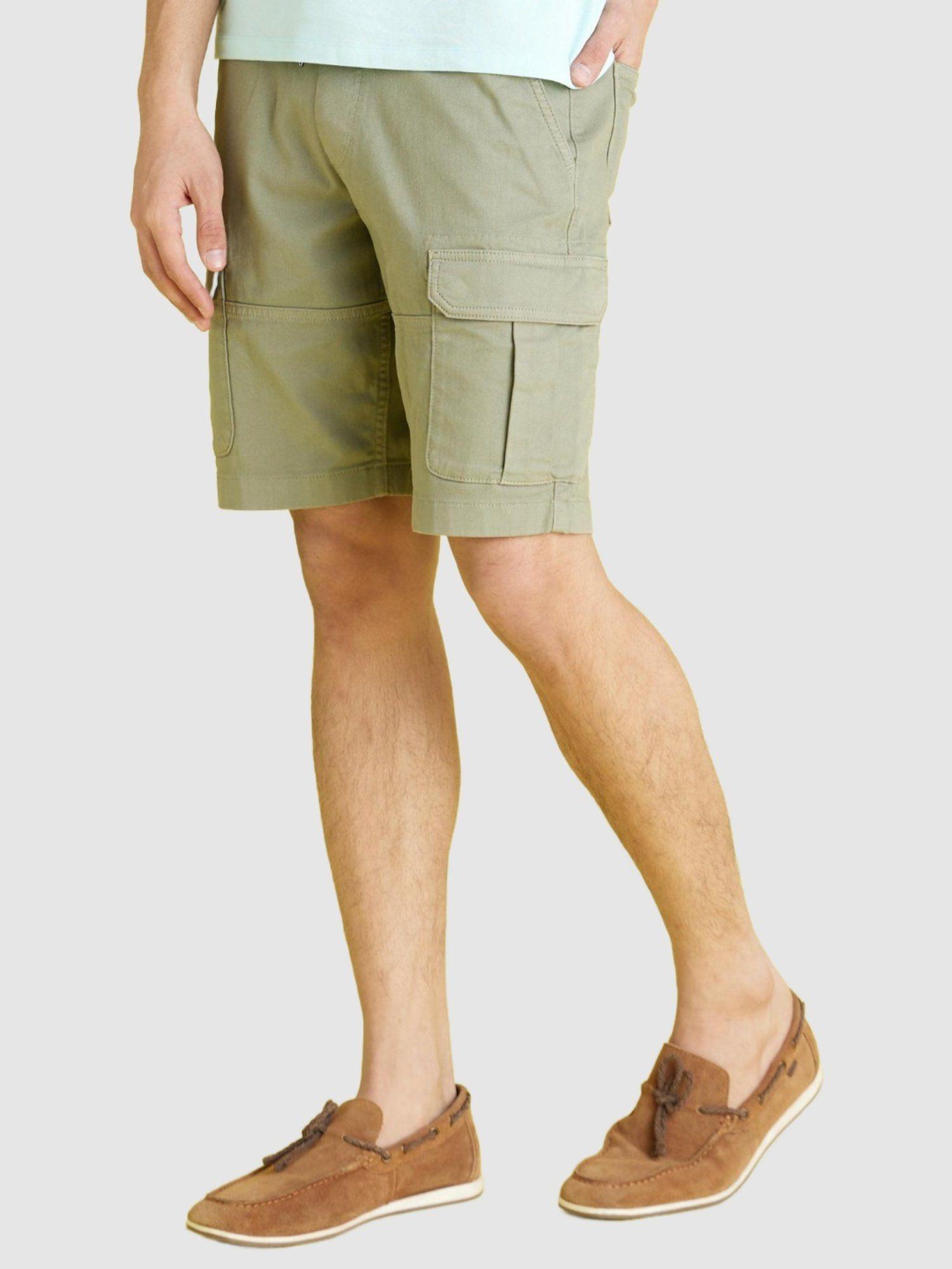 men solid olive cargo shorts