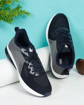 men sports shoes with lace fastening