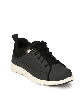 men sports shoes with lace fastening