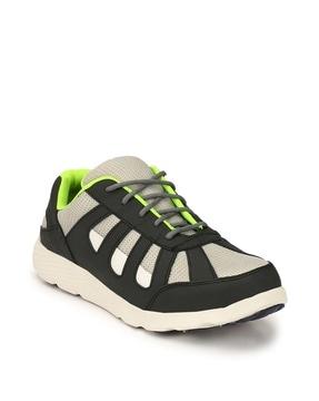 men sports shoes with lace fastening