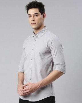 men spread-collar slim fit shirt with patch pocket