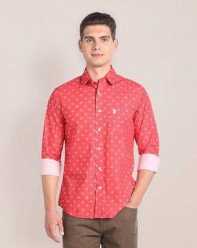 men star print regular fit shirt with patch pocket