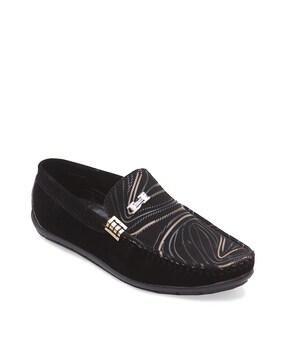 men striped low-top mocassins