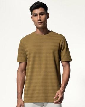 men striped regular fit crew-neck t-shirt