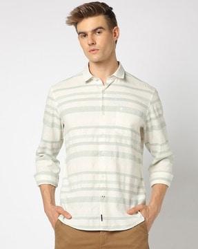 men striped regular fit shirt with patch pocket