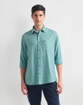 men striped slim fit shirt with patch pocket