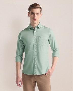 men tailored fit shirt with patch pocket