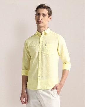 men tailored fit shirt with patch pocket