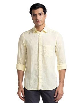 men tailored fit shirt with patch pocket