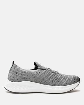 men textured lace-up running shoes