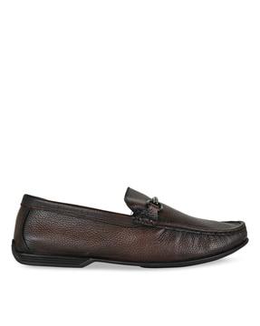 men textured loafers with metal accent