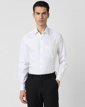 men textured regular fit shirt with patch pocket